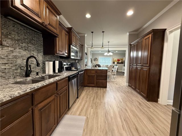 213 Cobblestone Court, Russellville, AR 72801