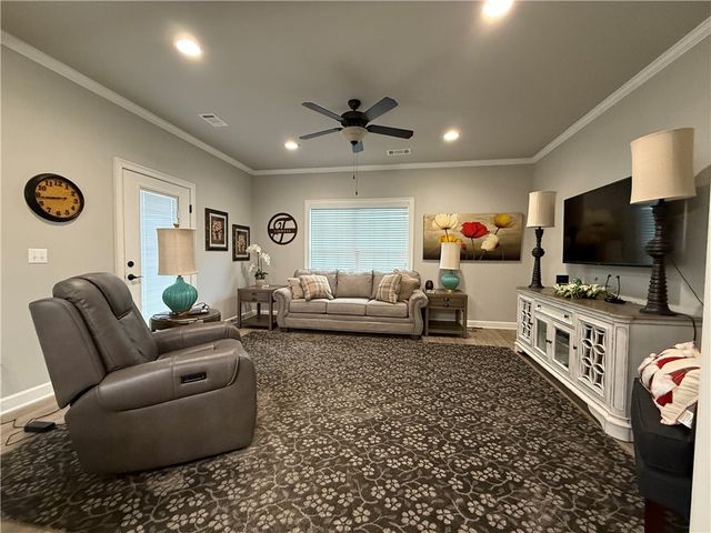 213 Cobblestone Court, Russellville, AR 72801