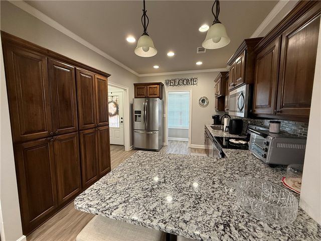 213 Cobblestone Court, Russellville, AR 72801