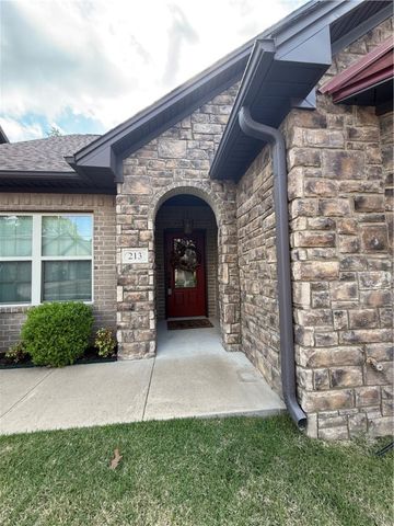 213 Cobblestone Court, Russellville, AR 72801