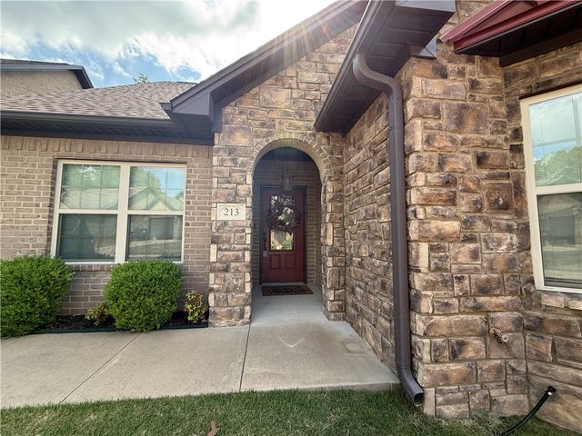 213 Cobblestone Court, Russellville, AR 72801