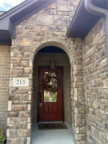 213 Cobblestone Court, Russellville, AR 72801