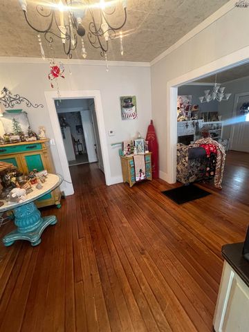 306 W WASHINGTON AVENUE, Iowa Park, TX 76367