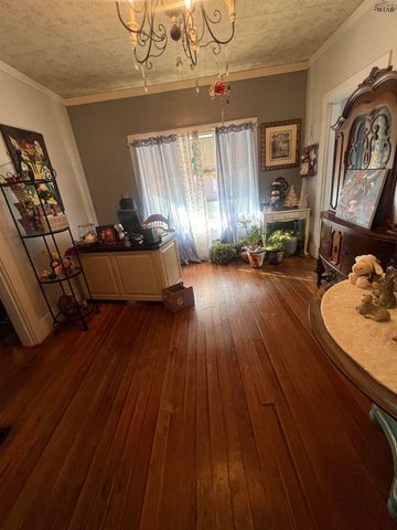 306 W WASHINGTON AVENUE, Iowa Park, TX 76367