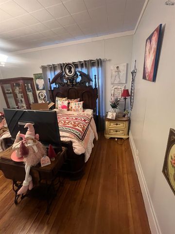 306 W WASHINGTON AVENUE, Iowa Park, TX 76367