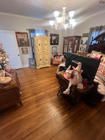 306 W WASHINGTON AVENUE, Iowa Park, TX 76367