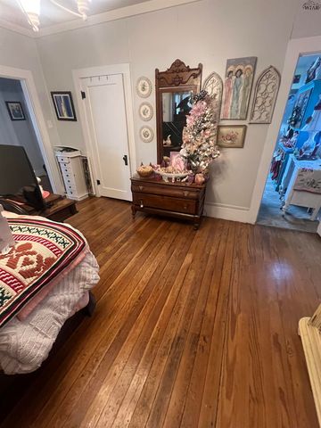 306 W WASHINGTON AVENUE, Iowa Park, TX 76367