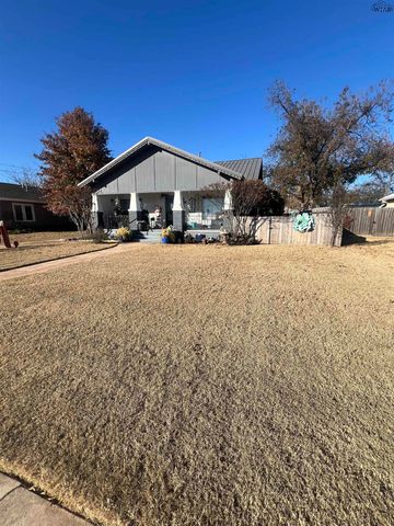 306 W WASHINGTON AVENUE, Iowa Park, TX 76367