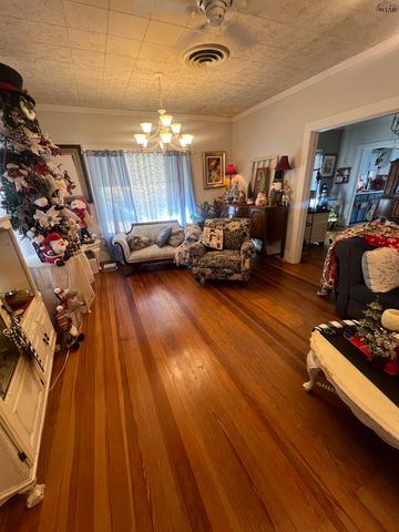 306 W WASHINGTON AVENUE, Iowa Park, TX 76367