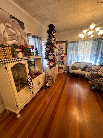 306 W WASHINGTON AVENUE, Iowa Park, TX 76367