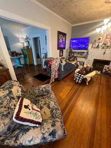 306 W WASHINGTON AVENUE, Iowa Park, TX 76367