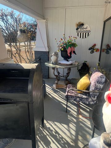 306 W WASHINGTON AVENUE, Iowa Park, TX 76367