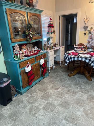 306 W WASHINGTON AVENUE, Iowa Park, TX 76367