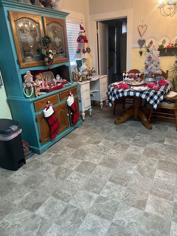 306 W WASHINGTON AVENUE, Iowa Park, TX 76367