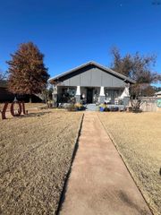 306 W WASHINGTON AVENUE, Iowa Park, TX 76367
