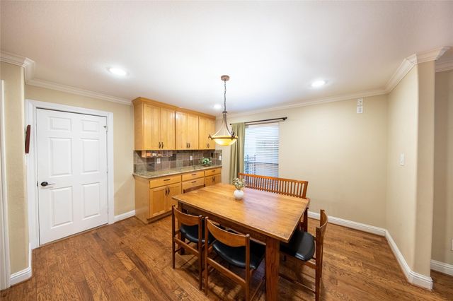 10 Featherfall Place, The Woodlands, TX 77381