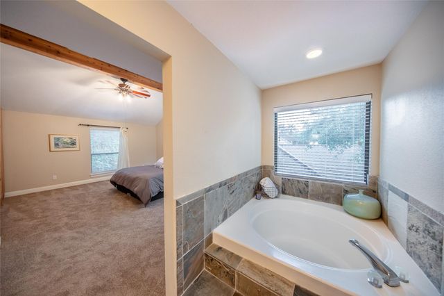 10 Featherfall Place, The Woodlands, TX 77381