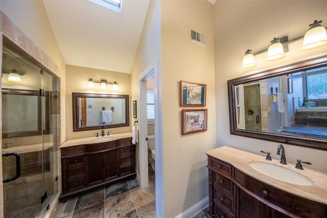 10 Featherfall Place, The Woodlands, TX 77381