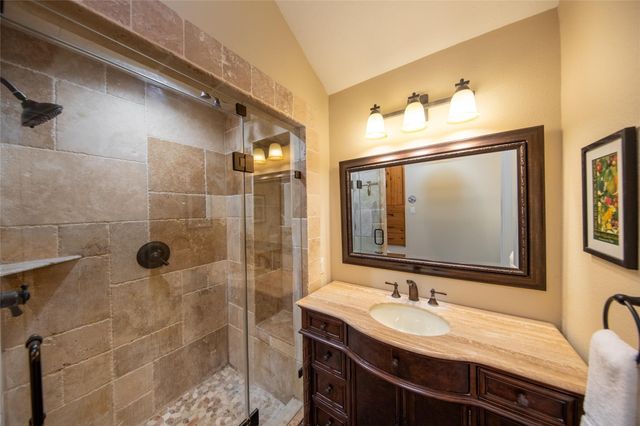 10 Featherfall Place, The Woodlands, TX 77381