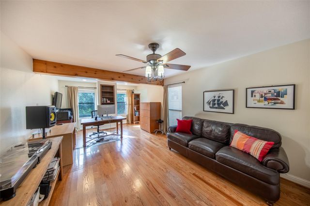 10 Featherfall Place, The Woodlands, TX 77381