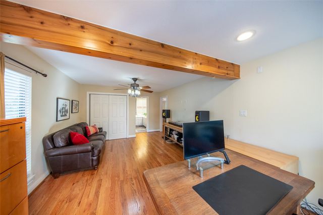 10 Featherfall Place, The Woodlands, TX 77381