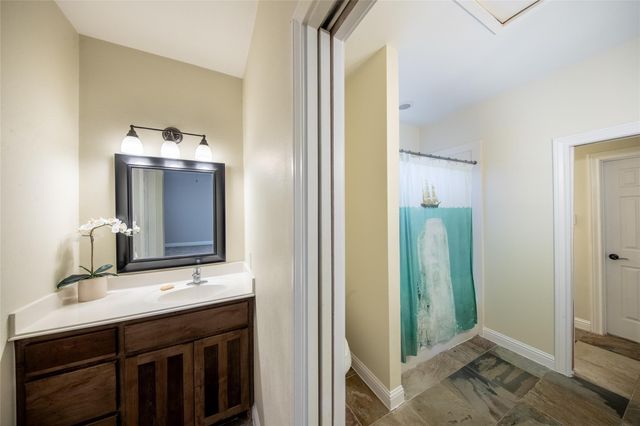 10 Featherfall Place, The Woodlands, TX 77381