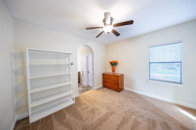 10 Featherfall Place, The Woodlands, TX 77381