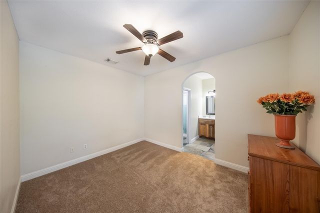 10 Featherfall Place, The Woodlands, TX 77381