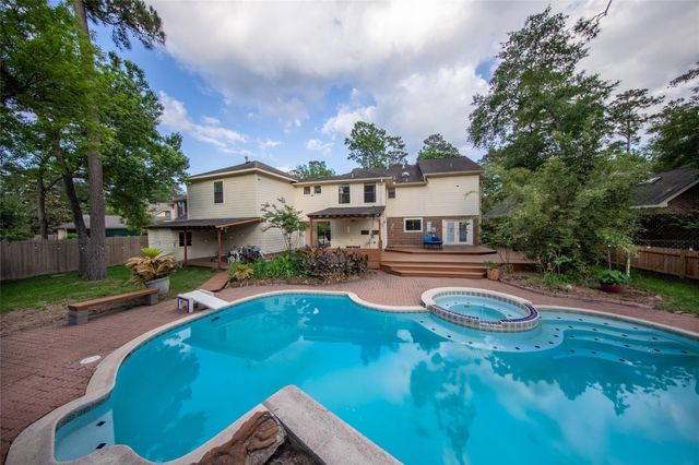 10 Featherfall Place, The Woodlands, TX 77381