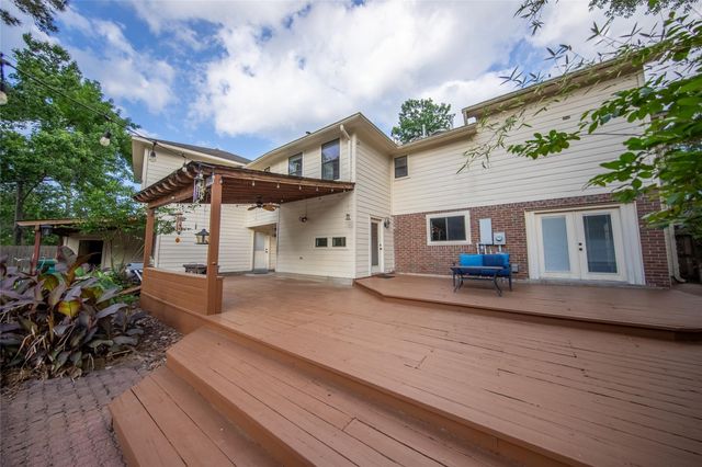 10 Featherfall Place, The Woodlands, TX 77381