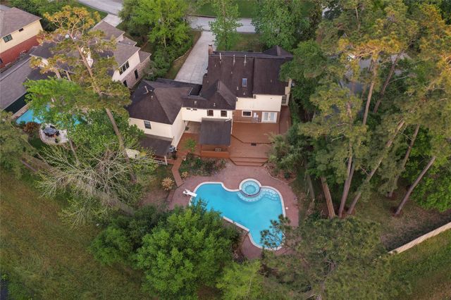 10 Featherfall Place, The Woodlands, TX 77381