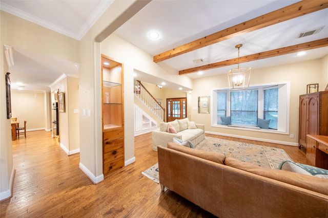 10 Featherfall Place, The Woodlands, TX 77381