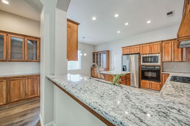 8405 N Paula, Fresno, CA 93720