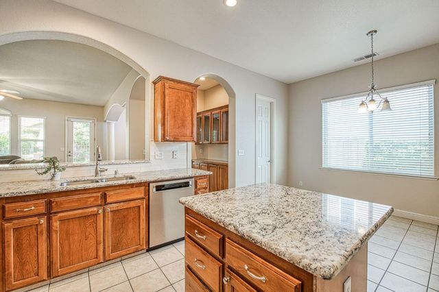 8405 N Paula, Fresno, CA 93720