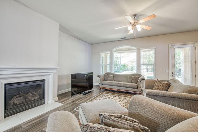 8405 N Paula, Fresno, CA 93720