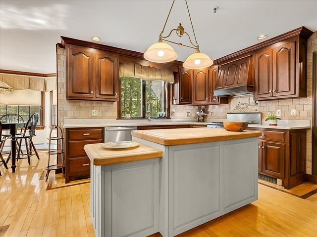 62 Old Yankee Rd, Haverhill, MA 01832