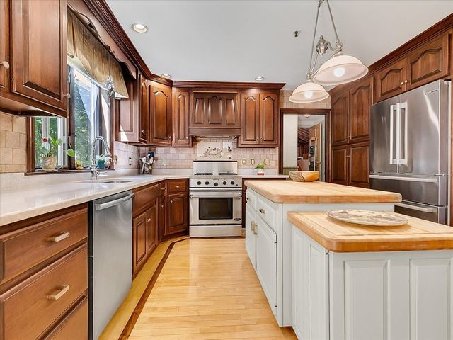 62 Old Yankee Rd, Haverhill, MA 01832
