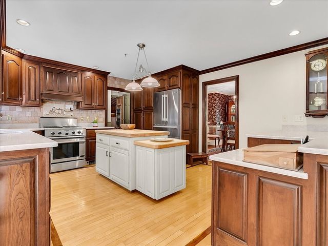 62 Old Yankee Rd, Haverhill, MA 01832