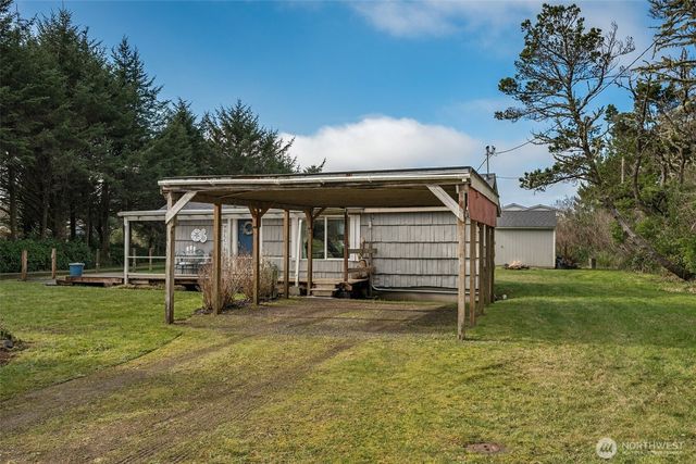 65 Chickamin Avenue, Hoquiam, WA 98550