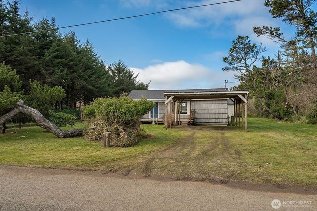 65 Chickamin Avenue, Hoquiam, WA 98550