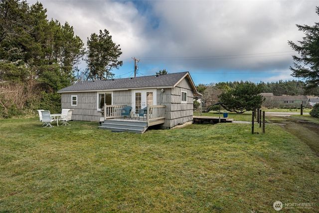 65 Chickamin Avenue, Hoquiam, WA 98550