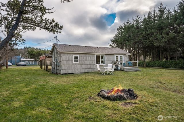 65 Chickamin Avenue, Hoquiam, WA 98550