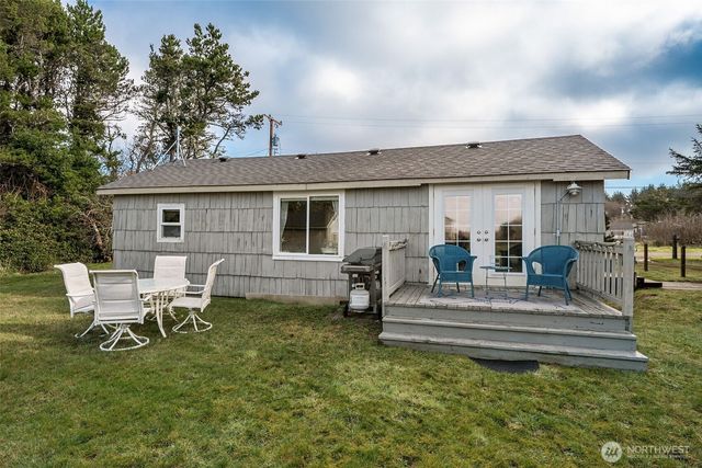 65 Chickamin Avenue, Hoquiam, WA 98550