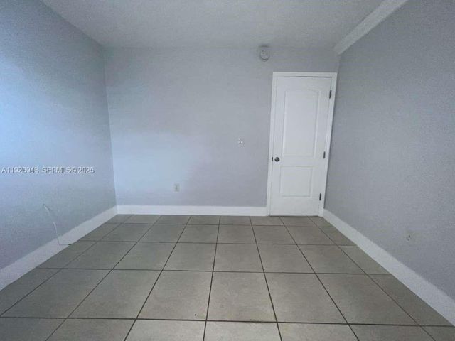 1275 NW 60th St 6, Miami, FL 33142