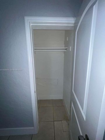 1275 NW 60th St 6, Miami, FL 33142