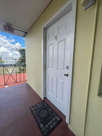 1275 NW 60th St 6, Miami, FL 33142