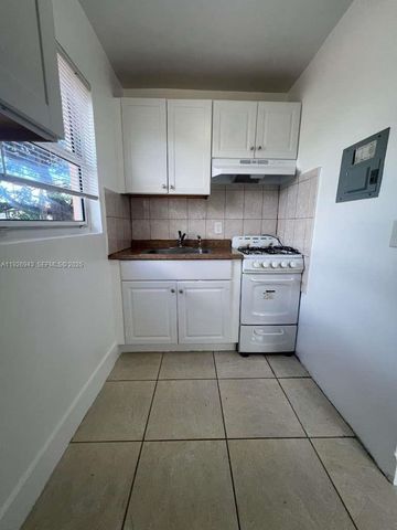 1275 NW 60th St 6, Miami, FL 33142