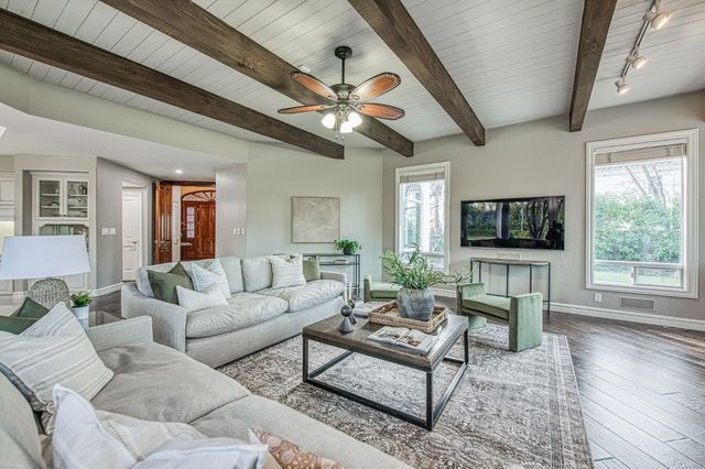 10198 N Spanish Bay Drive, Fresno, CA 93720