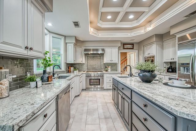 10198 N Spanish Bay Drive, Fresno, CA 93720