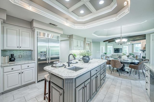 10198 N Spanish Bay Drive, Fresno, CA 93720